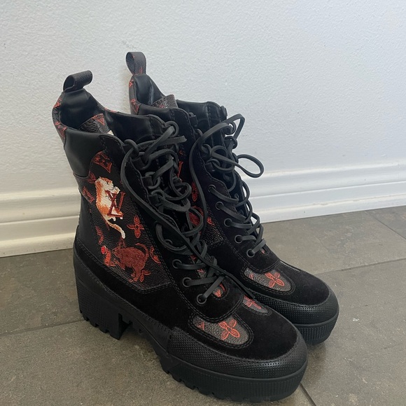 Louis Vuitton catogram boots - Picture 1 of 4